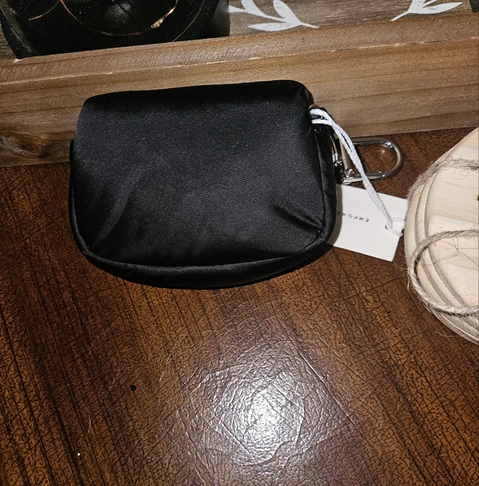 Tory Burch Britten Nylon Puffy Card Case Black Silver - Picture 2 of 5